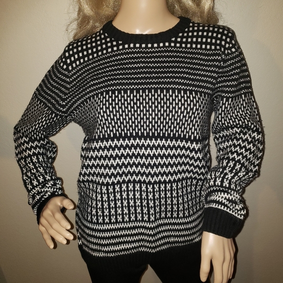 🎉Black & white H&M Sweater | Sz S - Picture 1 of 3